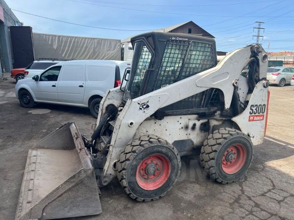 - Bobcat S300 2003 , 3200000 , 