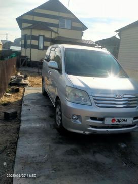    Toyota Noah 2002 , 800000 , -