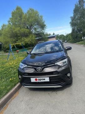 SUV или внедорожник Toyota RAV4 2018 года, 2800000 рублей, Кемерово