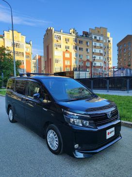    Toyota Voxy 2014 , 1820000 , 
