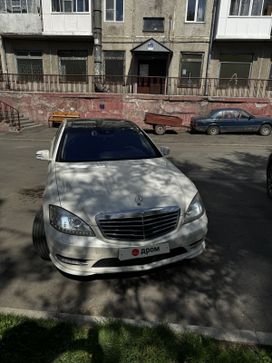 Седан Mercedes-Benz S-Class 2009 года, 1800000 рублей, Кемерово