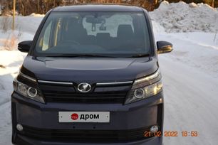    Toyota Voxy 2015 , 2070000 , 
