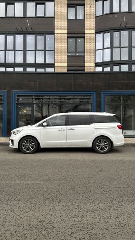    Kia Carnival 2019 , 2400000 , 