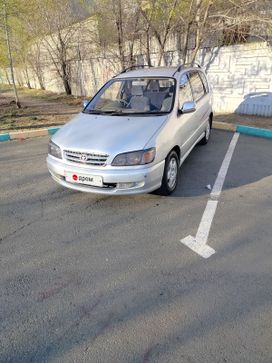 Минивэн или однообъемник Toyota Ipsum 1998 года, 500000 рублей, Чита