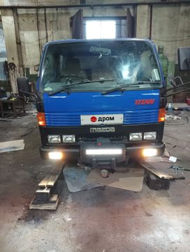    Mazda Titan 1990 , 950000 , 