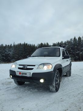 SUV   Chevrolet Niva 2015 , 699999 , 