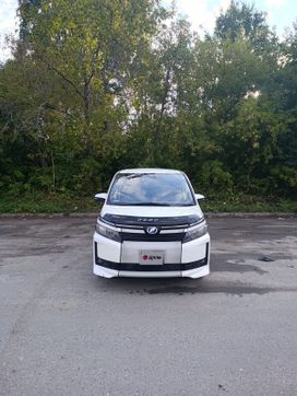    Toyota Voxy 2015 , 1300000 , 