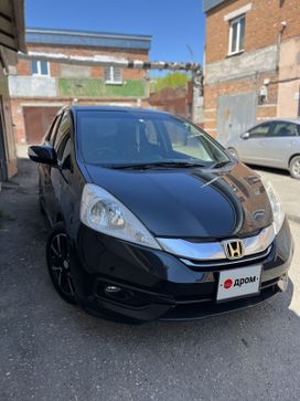  Honda Fit Shuttle 2013 , 950000 , --
