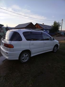    Toyota Ipsum 2000 , 560000 , -