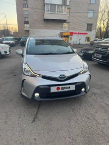 - Prius Alpha, 2015