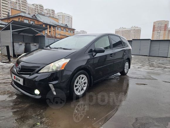    Toyota Prius v 2012 , 1390000 , 
