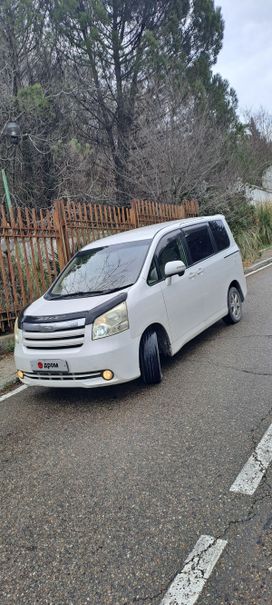    Toyota Noah 2009 , 1215000 , 