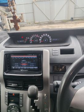    Toyota Voxy 2008 , 1420000 , 