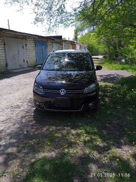    Volkswagen Touran 2011 , 1040000 , -