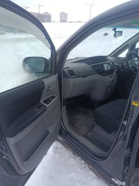    Toyota Noah 2005 , 1400000 , 