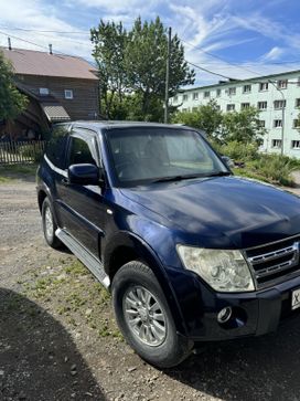  3  Mitsubishi Pajero 2010 , 830000 , -