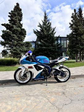   Suzuki GSX-R 750 2011 , 820000 , 