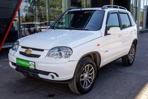 SUV   Chevrolet Niva 2011 , 397000 , 
