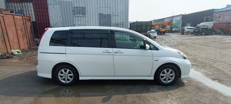    Toyota Isis 2010 , 1100000 , 