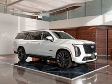  Escalade, 2025