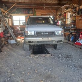  3  Isuzu Bighorn 1997 , 380000 , 