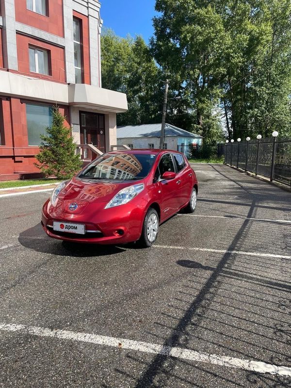  Nissan Leaf 2015 , 750000 , 