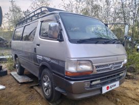    Toyota Hiace 2003 , 900000 , 