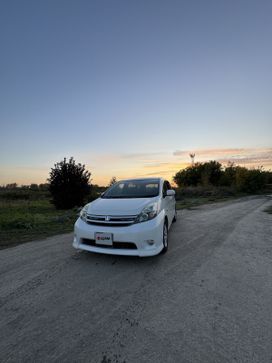    Toyota Isis 2009 , 1075000 , 