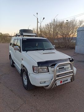 SUV   Isuzu Bighorn 2002 , 700000 , -