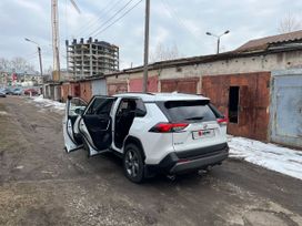 SUV   Toyota RAV4 2021 , 3280000 , 