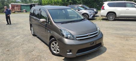    Toyota Isis 2011 , 1350000 , 