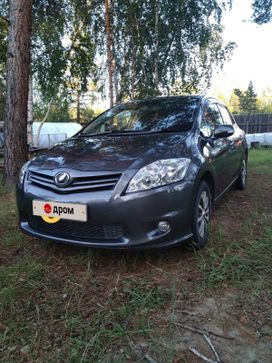  Toyota Auris 2010 , 900000 , 