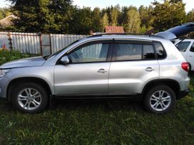 SUV   Volkswagen Tiguan 2011 , 900000 , 