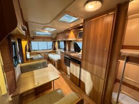  Bailey Bailey 2016 , 2200000 ,  