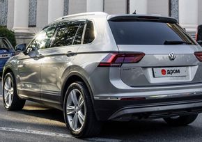 SUV   Volkswagen Tiguan 2017 , 2100000 , 