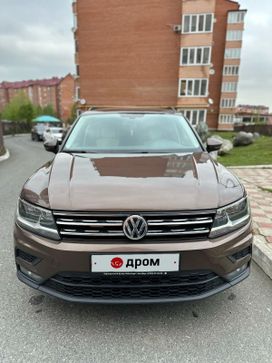 SUV   Volkswagen Tiguan 2018 , 2100000 , 