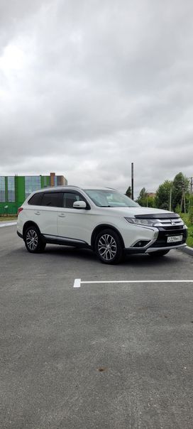 SUV   Mitsubishi Outlander 2015 , 2100000 , 