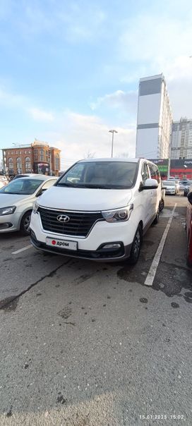    Hyundai H1 2021 , 4000000 , 