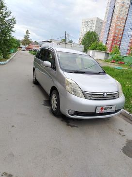   Toyota Isis 2005 , 1030000 , 