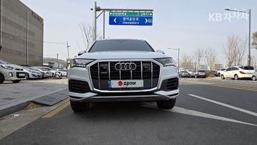 SUV   Audi Q7 2022 , 5700000 , 