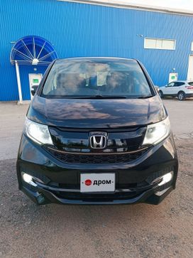    Honda Stepwgn 2016 , 1999000 , -