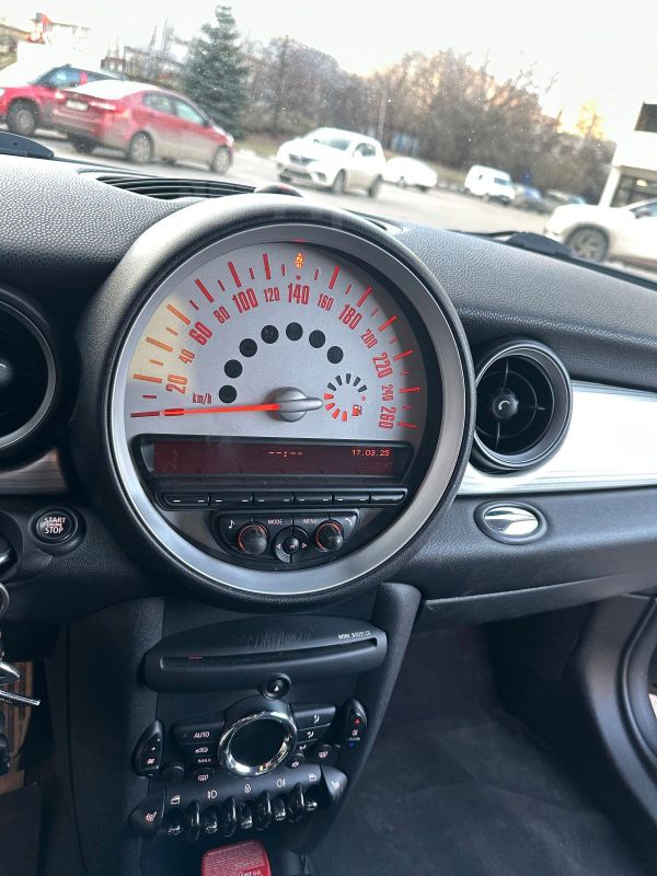  3  MINI Hatch 2011 , 990000 , 