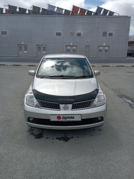Хэтчбек Nissan Tiida 2005 года, 500000 рублей, Омск