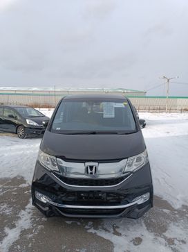 Минивэн или однообъемник Honda Stepwgn 2015 года, 2058000 рублей, 