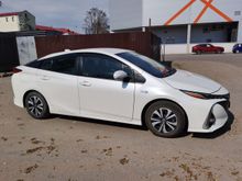 - Prius PHV 2019