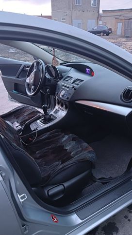  Mazda Mazda3 2011 , 880000 , 