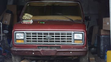    Ford Econoline 1983 , 499999 , 