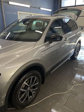 SUV   Volkswagen Tiguan 2019 , 2800000 , 