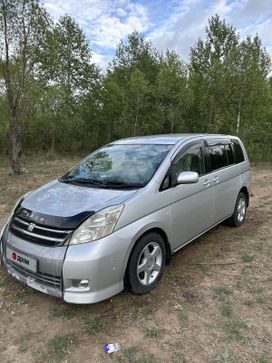    Toyota Isis 2005 , 890000 , 