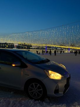  Toyota Aqua 2012 , 700000 , 